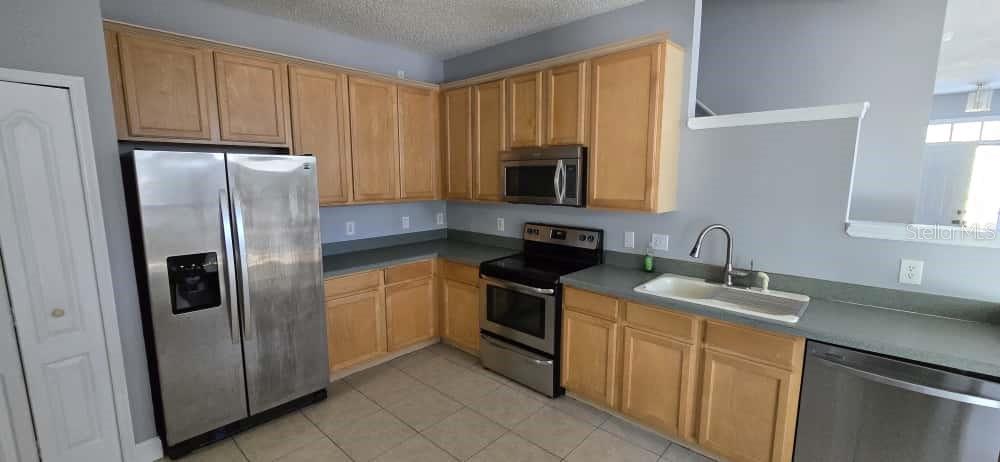 AVALON PARK VILLAGE 03 47/96 - Residential Lease