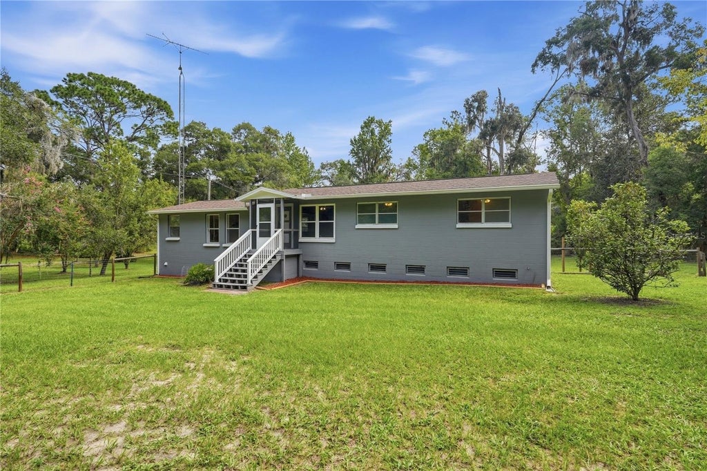 Photo of 752 N State Road 21, Melrose, FL 32666 (MLS # GC543401)