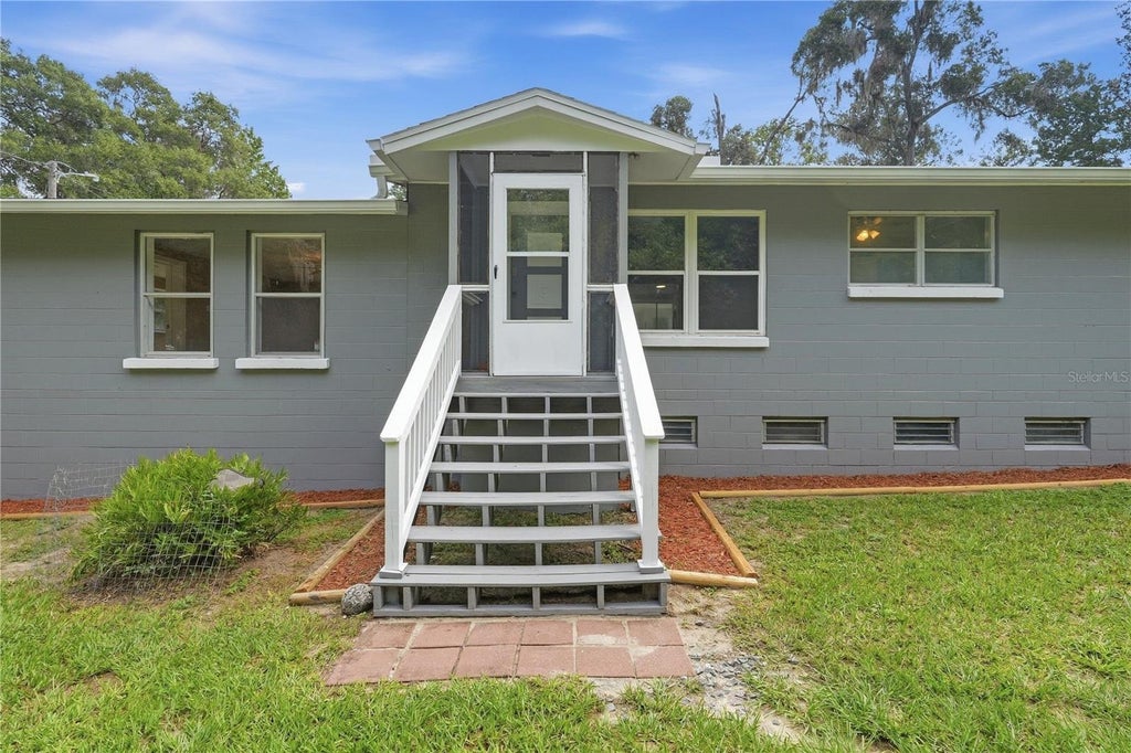 Photo of 752 N State Road 21, Melrose, FL 32666 (MLS # GC543401)