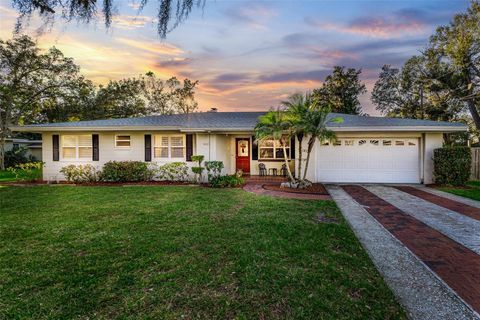 A home in LAKELAND