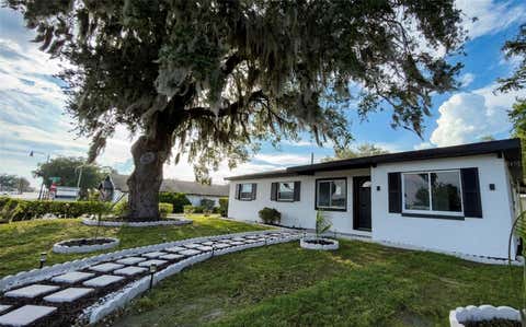 Photo of 1000 E Dixie Avenue, Leesburg, FL 34748 (MLS # O6419432)