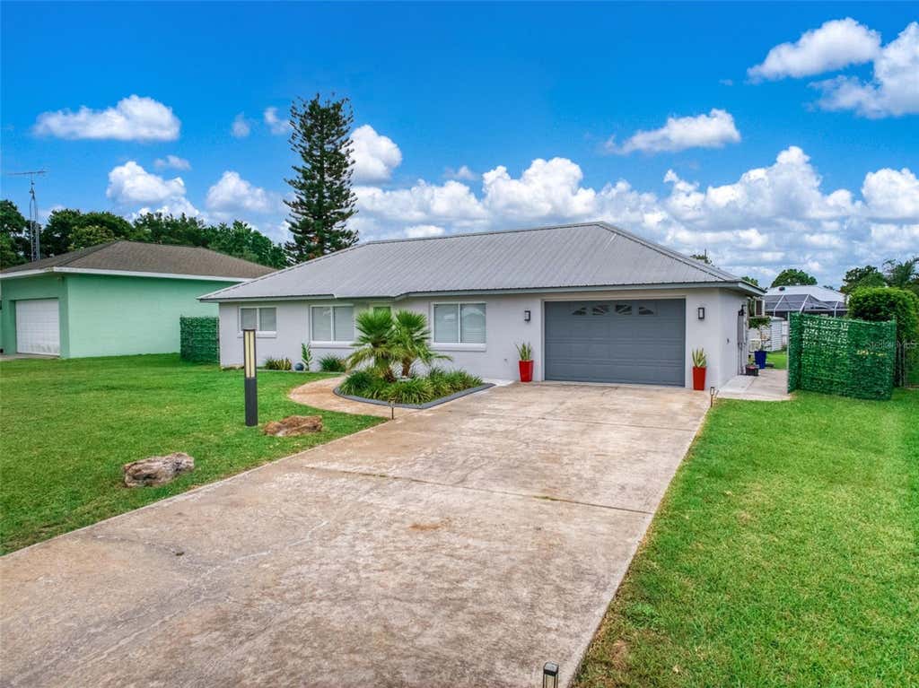 Photo of 4224 Lake Vista Drive, Sebring, FL 33875 (MLS # P4939215)