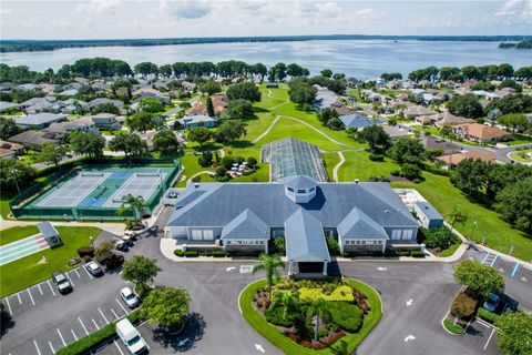 A home in TAVARES