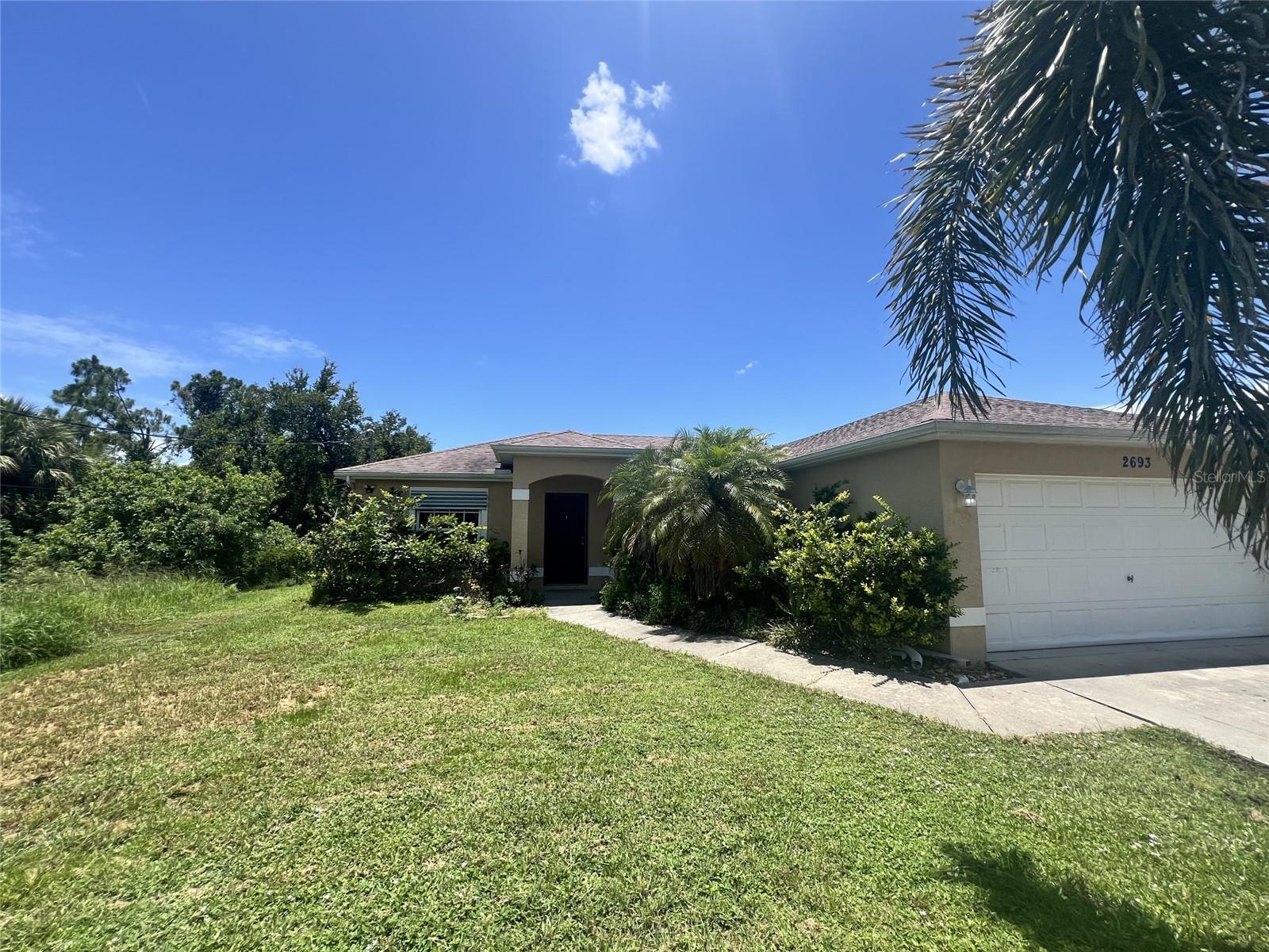 A lovely 3-bedroom 2 bath home with an attached 2 car garage located in the outskirts of North Port
minutes away from Port Charlotte shopping and eating. Split floor plan, nice kitchen with eat at bar.
Brand new A/C with hurricane shudders added for safety
Great for a family small screened patio outback and has a chain link fence around the back yard