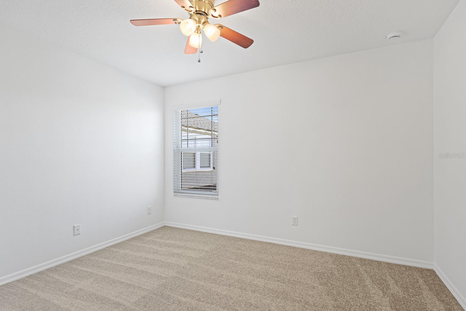 FISHHAWK RANCH TOWNCENTER PHAS - Residential Lease