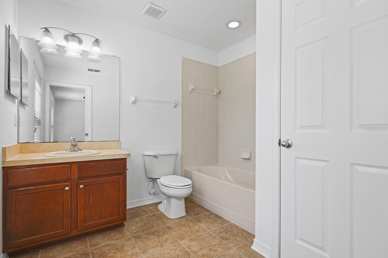 FISHHAWK RANCH TOWNCENTER PHAS - Residential Lease