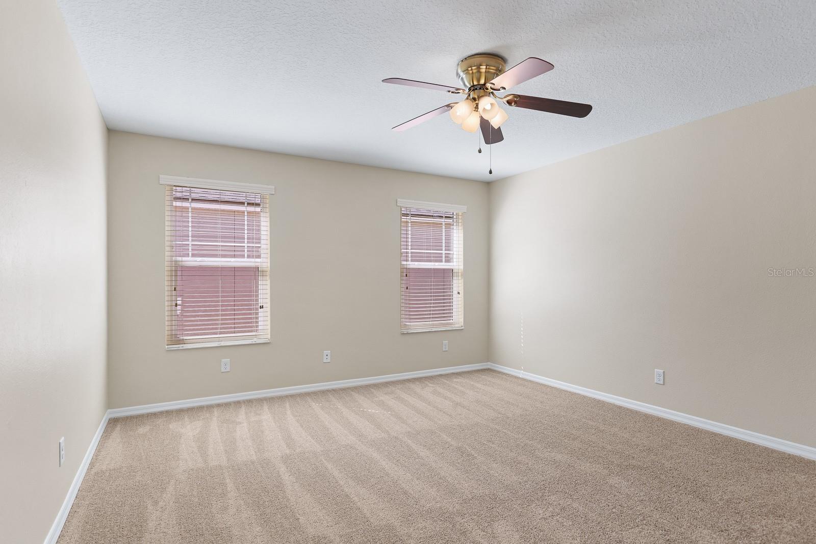 FISHHAWK RANCH TOWNCENTER PHAS - Residential Lease