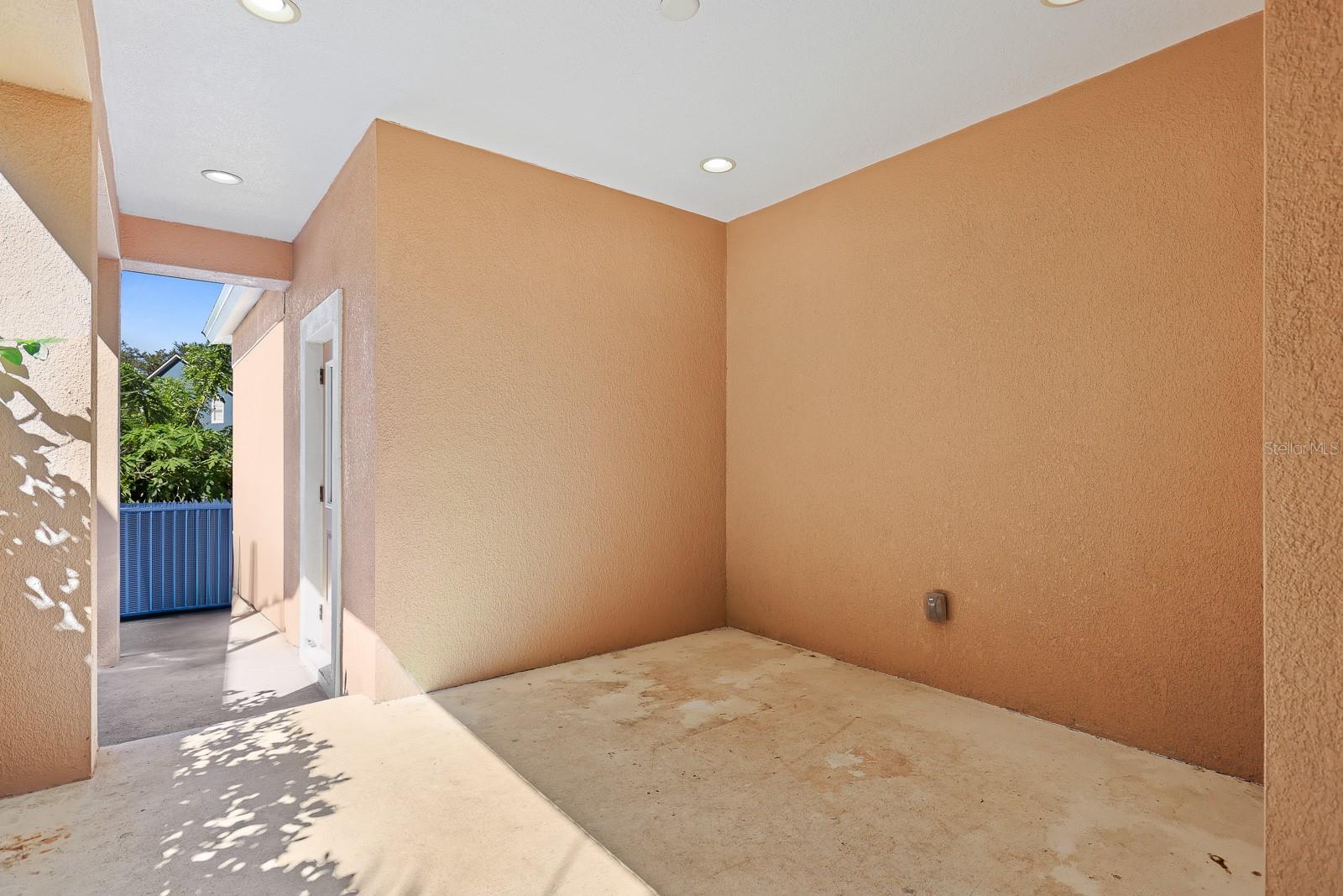 FISHHAWK RANCH TOWNCENTER PHAS - Residential Lease