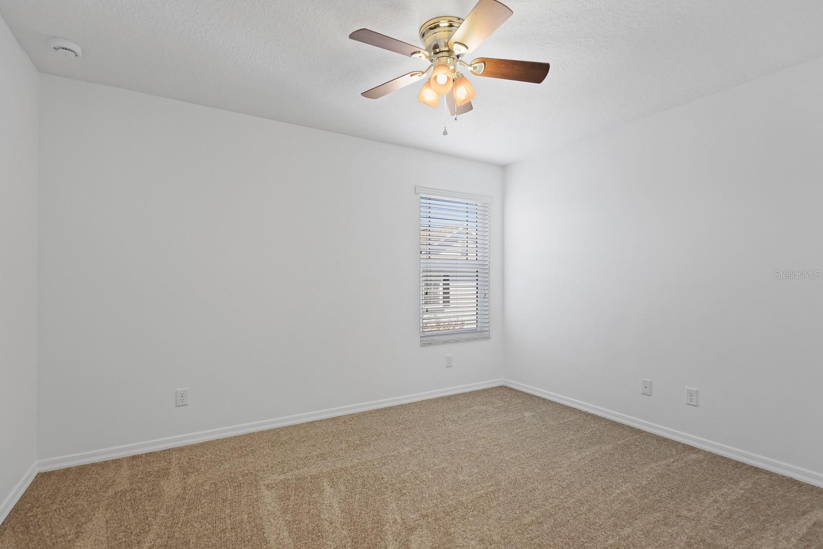 FISHHAWK RANCH TOWNCENTER PHAS - Residential Lease