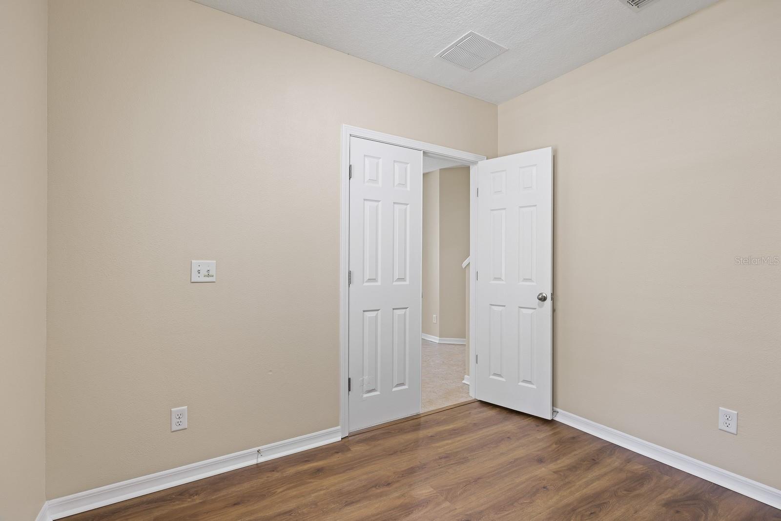 FISHHAWK RANCH TOWNCENTER PHAS - Residential Lease