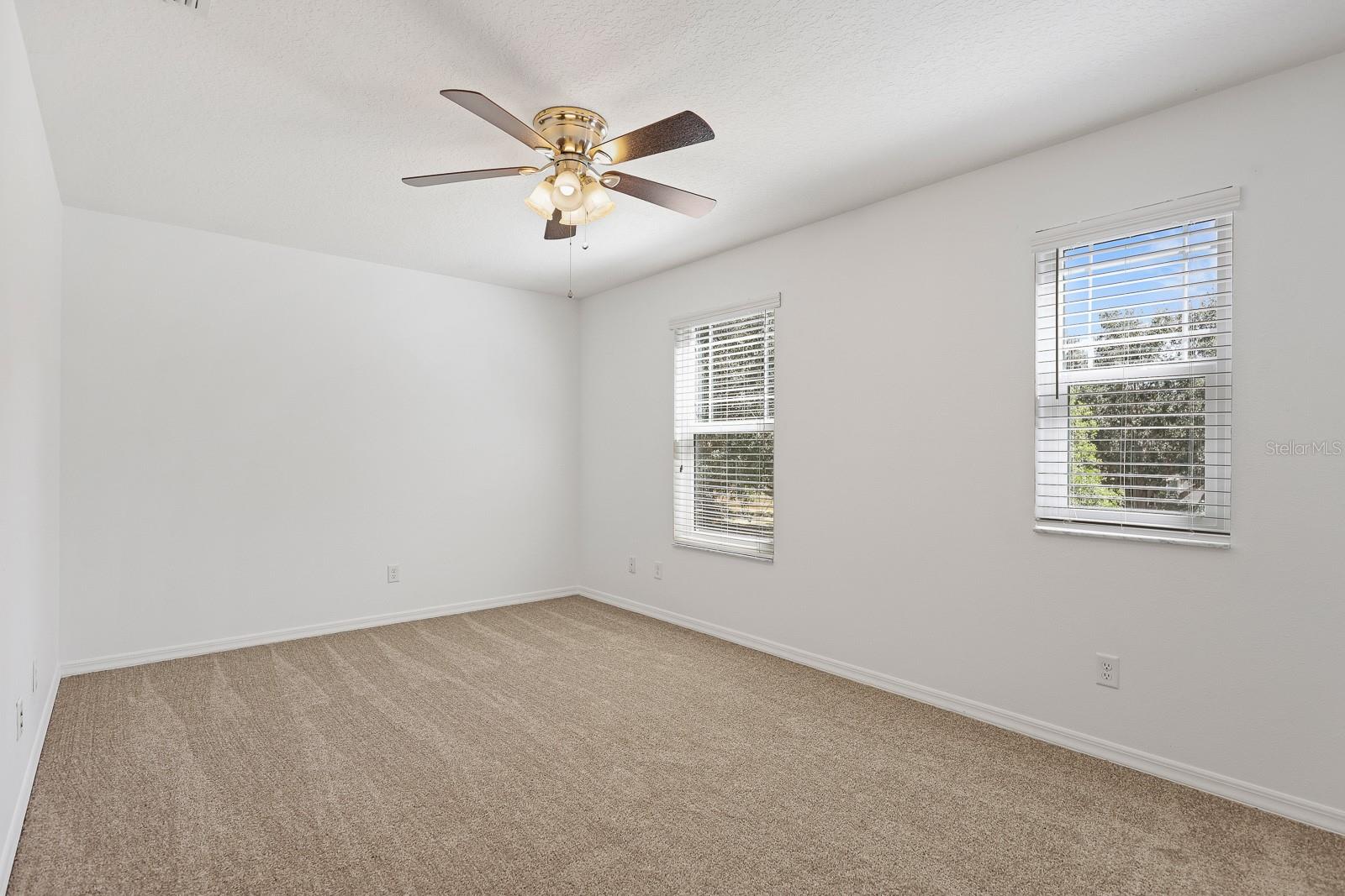 FISHHAWK RANCH TOWNCENTER PHAS - Residential Lease