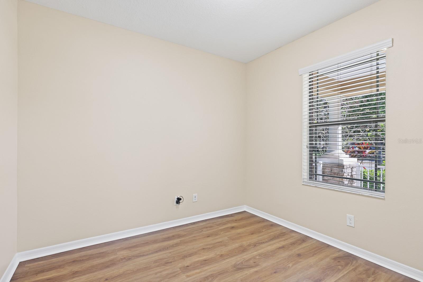 FISHHAWK RANCH TOWNCENTER PHAS - Residential Lease