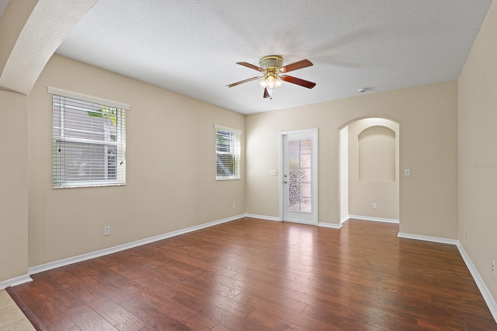 FISHHAWK RANCH TOWNCENTER PHAS - Residential Lease