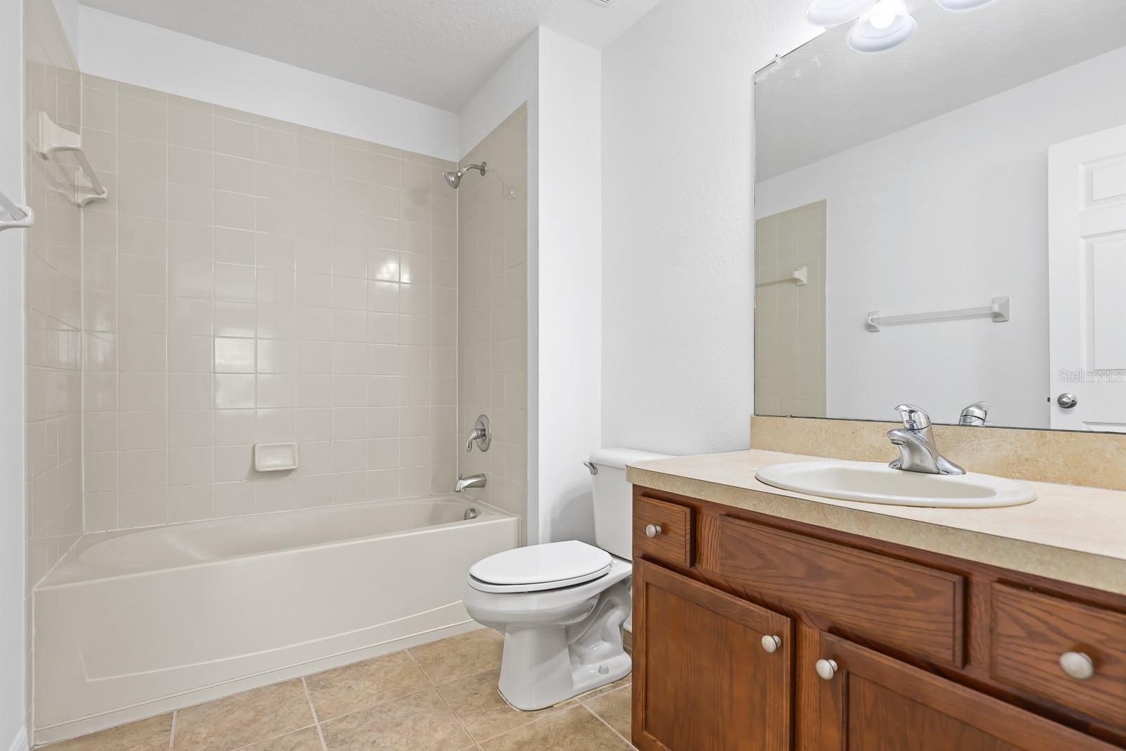 FISHHAWK RANCH TOWNCENTER PHAS - Residential Lease