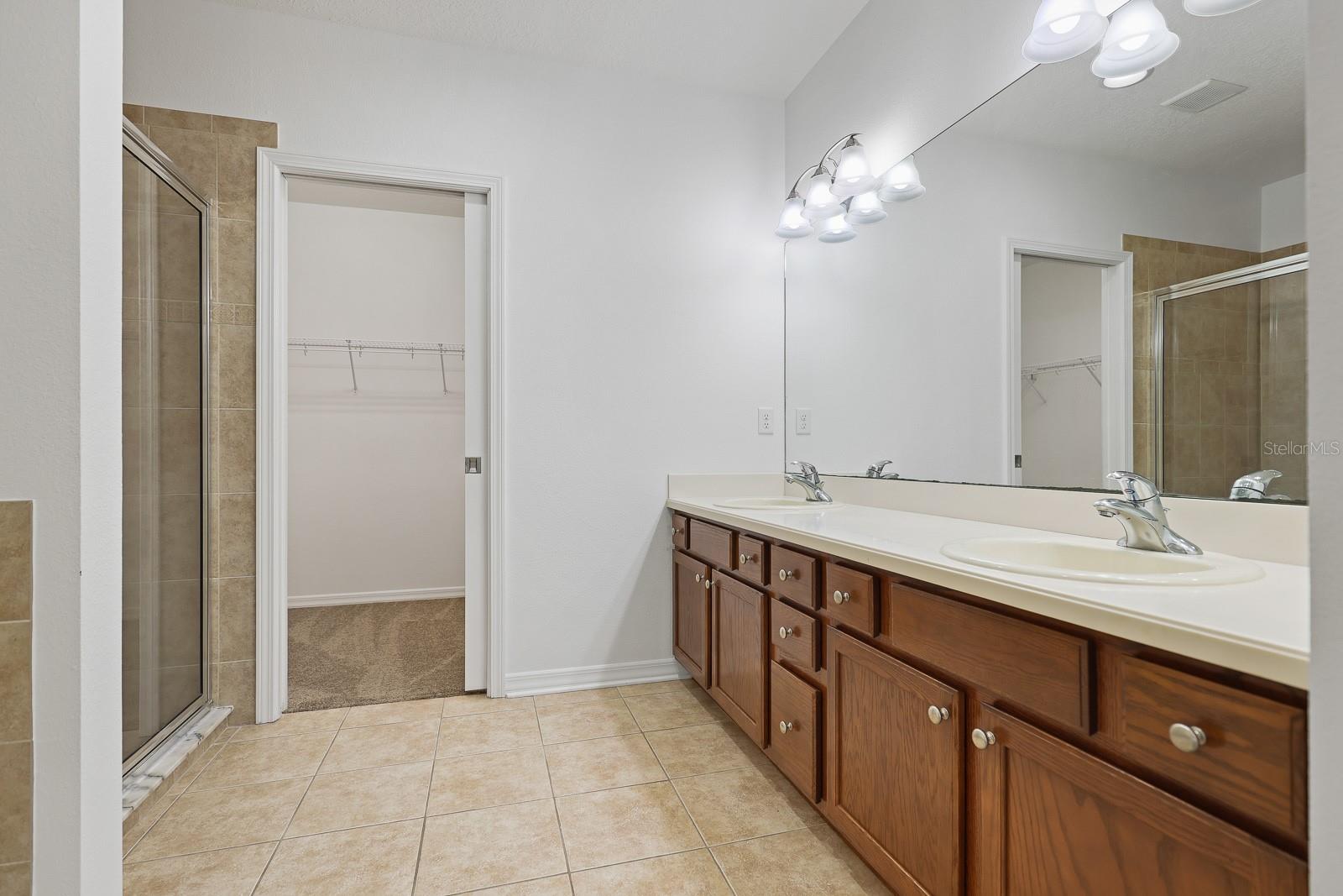 FISHHAWK RANCH TOWNCENTER PHAS - Residential Lease