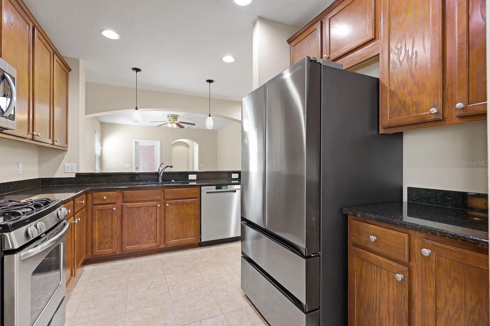 FISHHAWK RANCH TOWNCENTER PHAS - Residential Lease