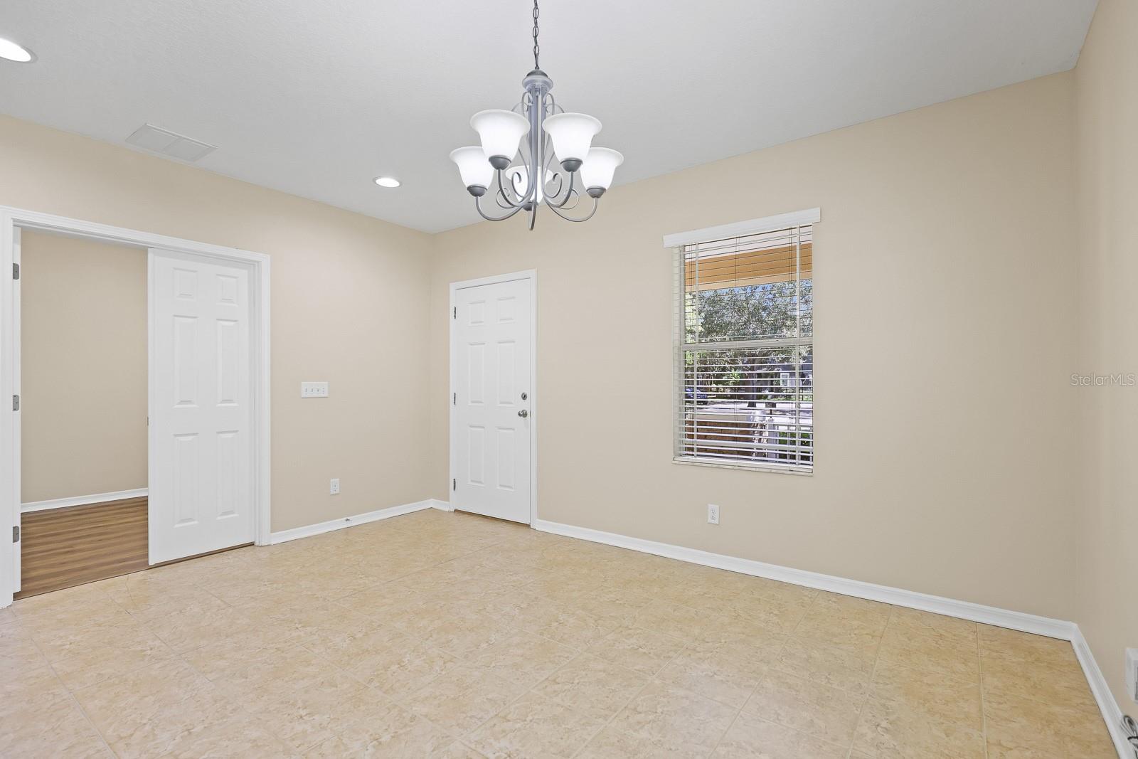 FISHHAWK RANCH TOWNCENTER PHAS - Residential Lease