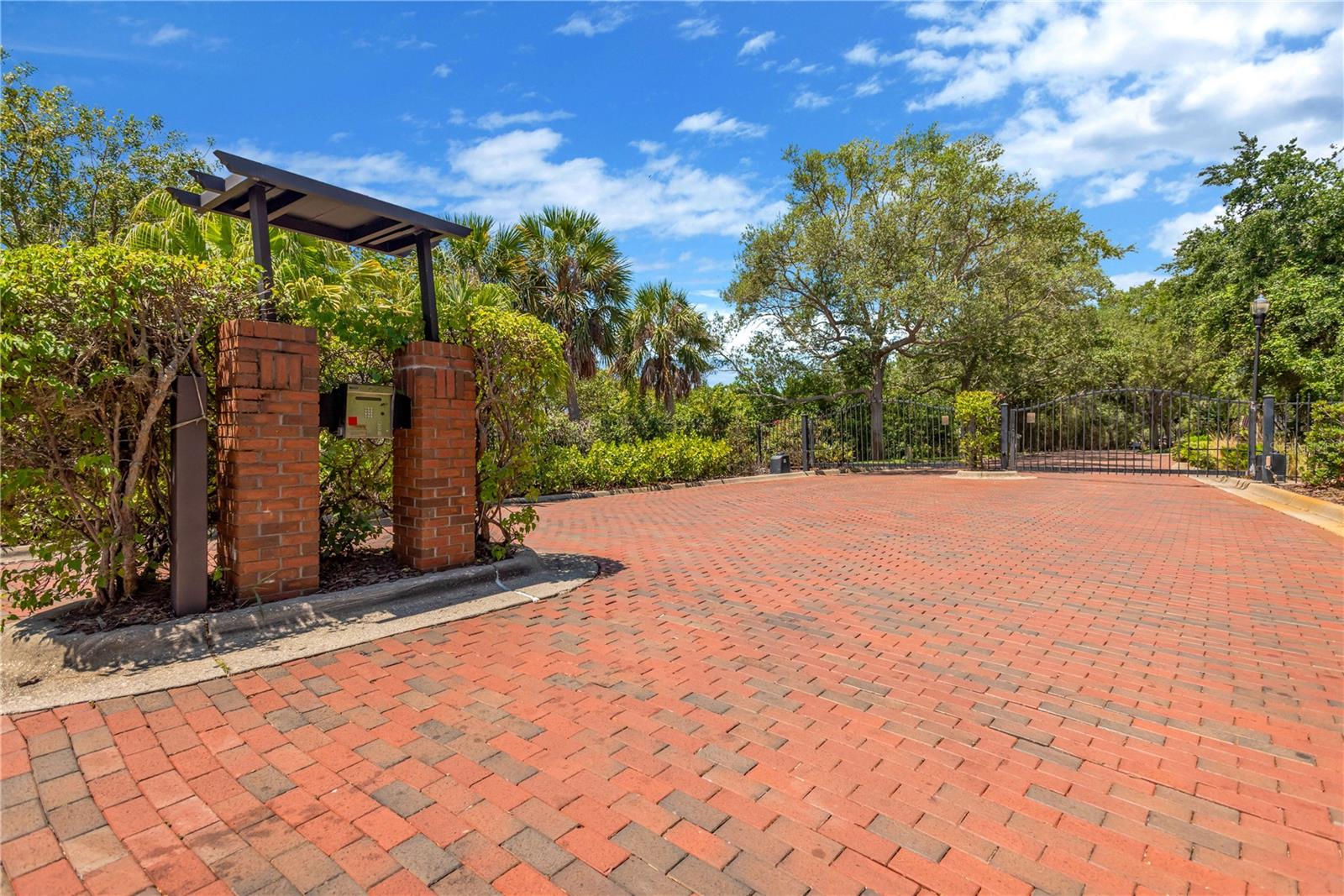 BAYSHORE TRAILS TWNHMS - Residential