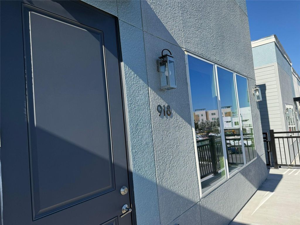 Photo of 918 Tetbury Loop, Oviedo, FL 32765 (MLS # O6367284)