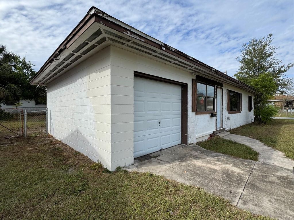 Photo of 1446 Gilmore Avenue, Lakeland, FL 33805 (MLS # L4957877)