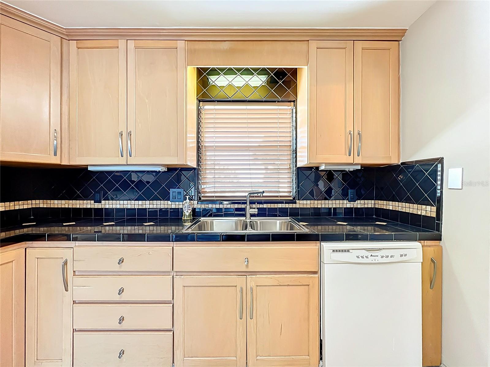 MARINA HARBOUR CONDO - Residential Lease