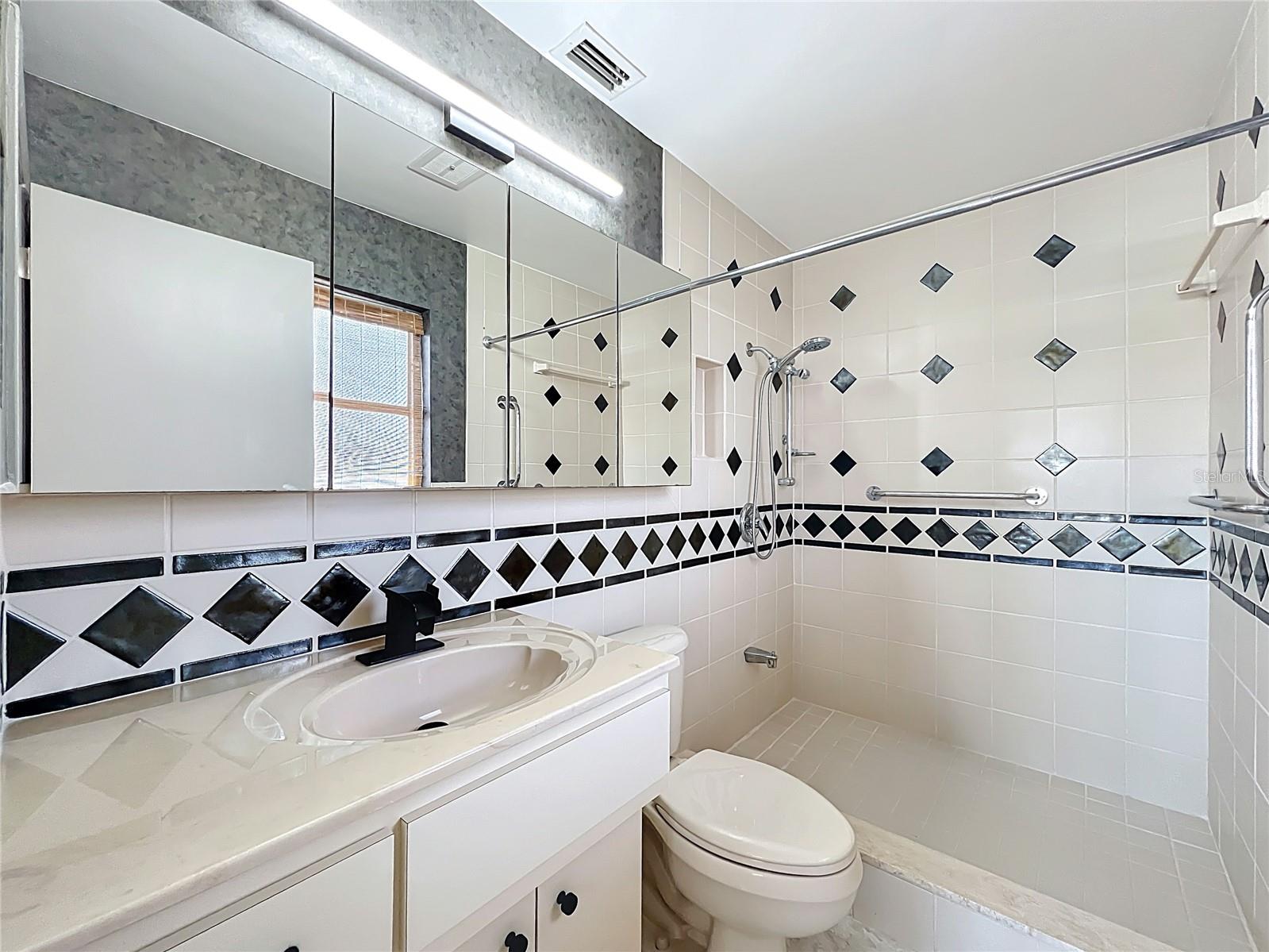 MARINA HARBOUR CONDO - Residential Lease