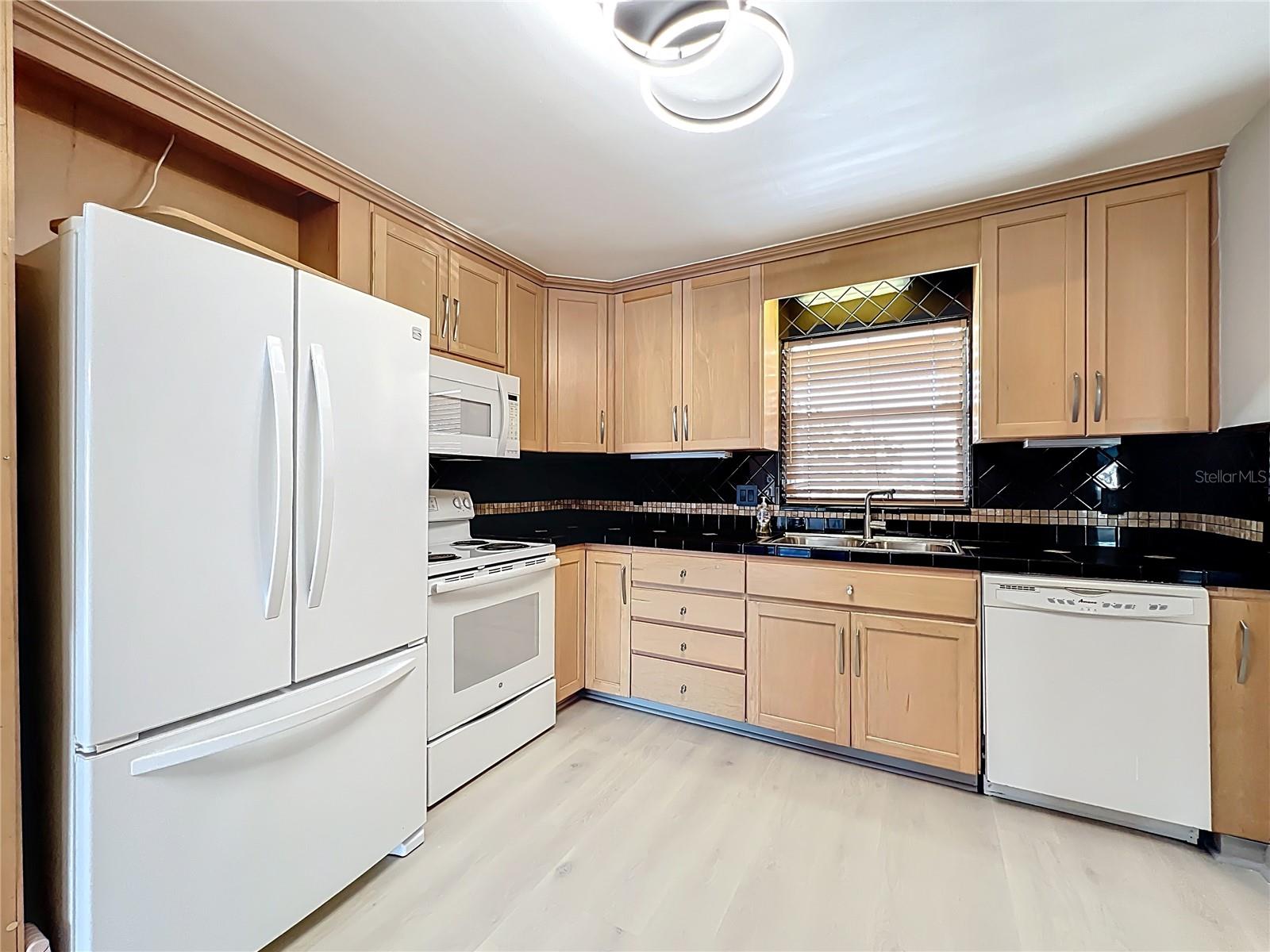 MARINA HARBOUR CONDO - Residential Lease