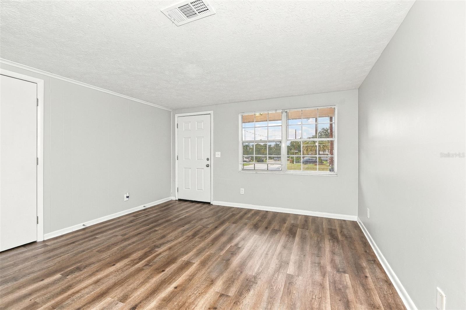 512 BLAIRMORE BOULEVARD W