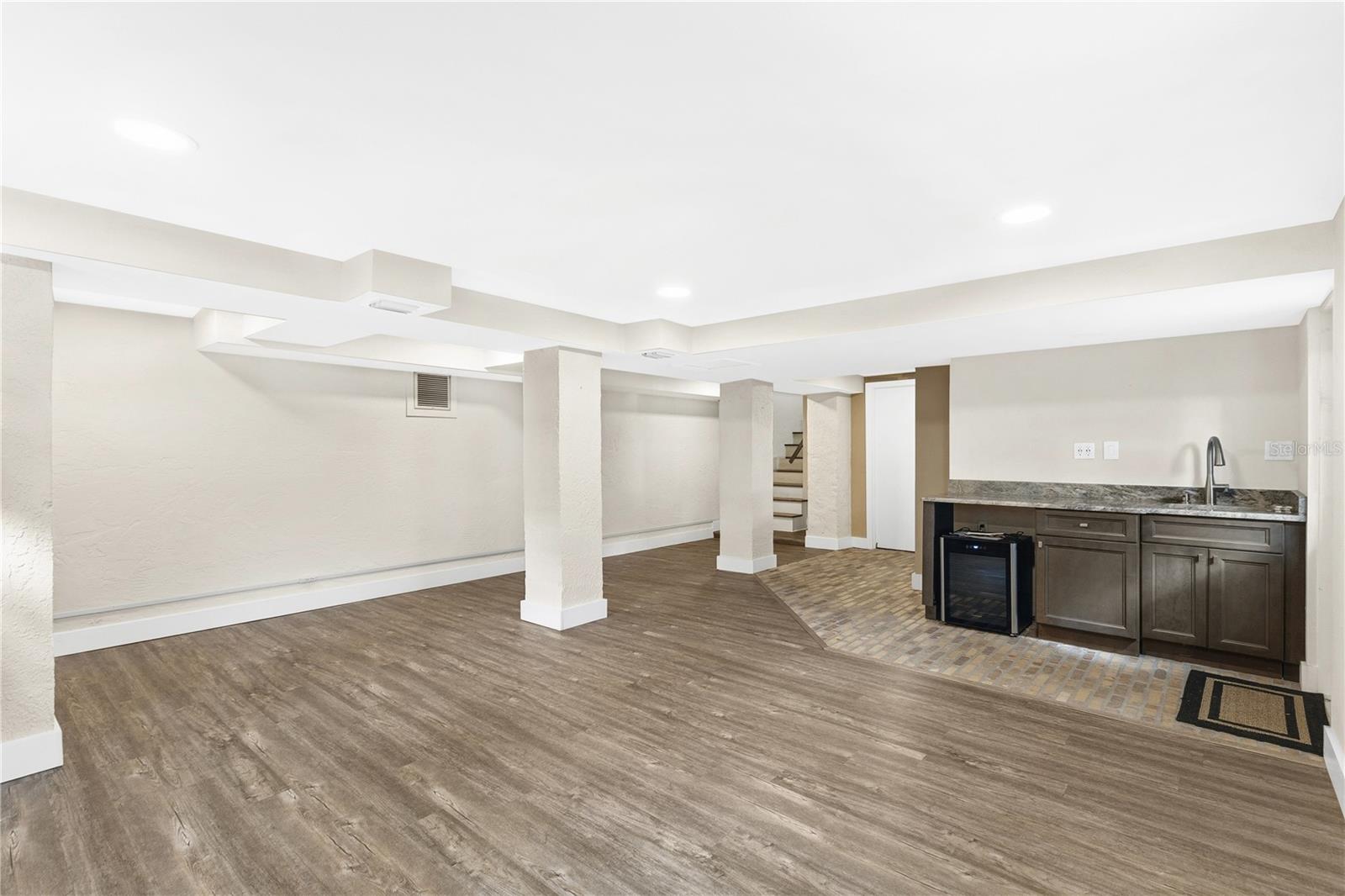 LAKE AVALON HEIGHTS - Residential