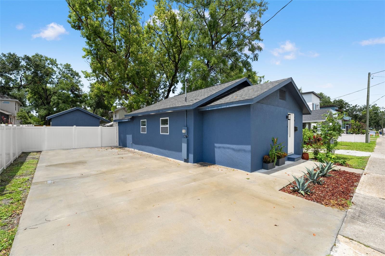 118 W SLIGH AVENUE
