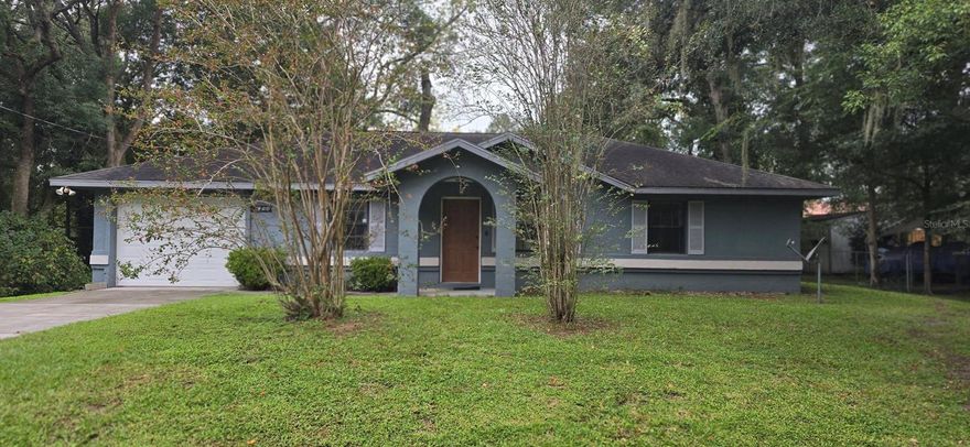Nice 3 bed, 2 bath home on a quiet street.  Chain link fenced backyard with a screened enclosed patio.  Large living and dining area.  1-car attached garage.