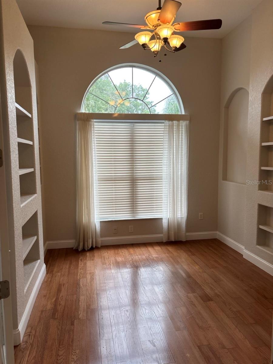 LAUREL WOOD - Residential