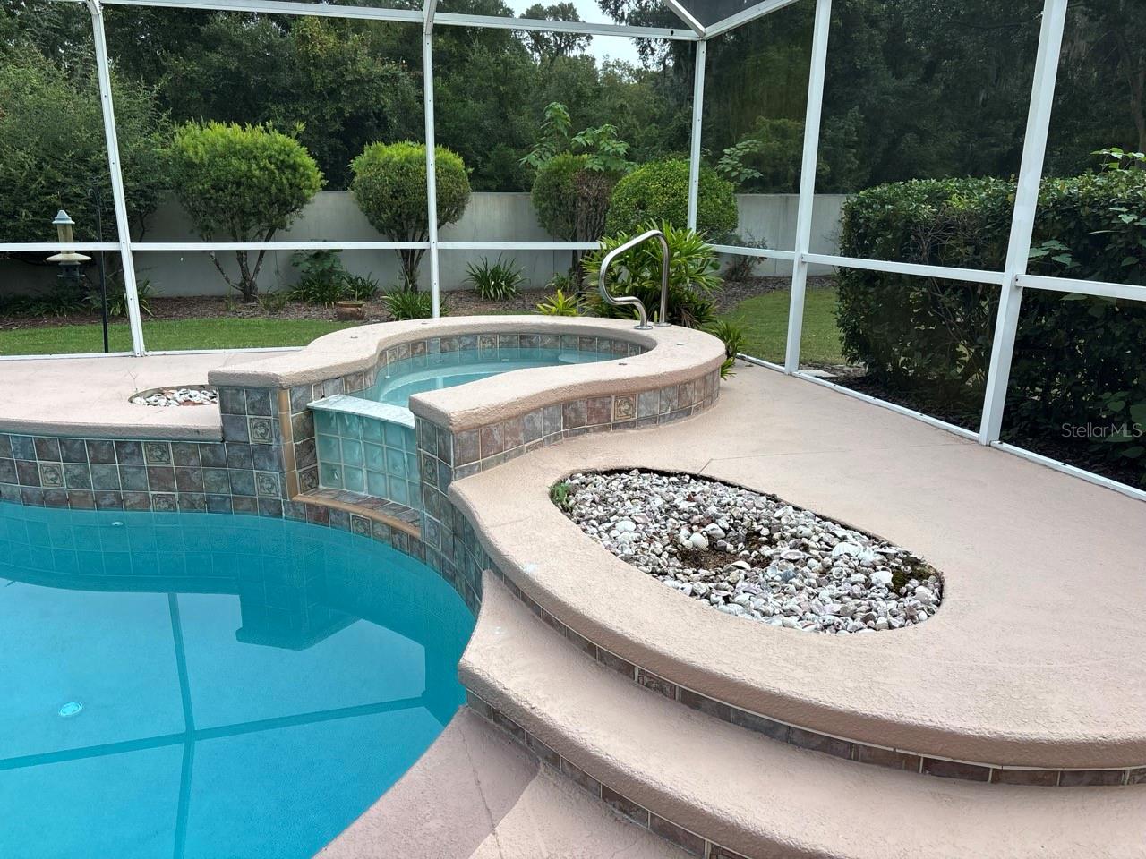 LAUREL WOOD - Residential