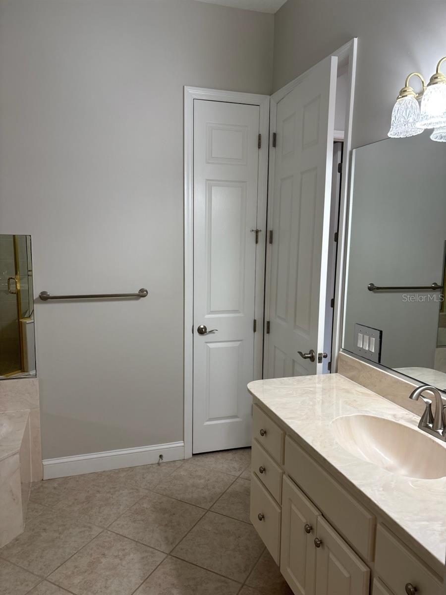 LAUREL WOOD - Residential