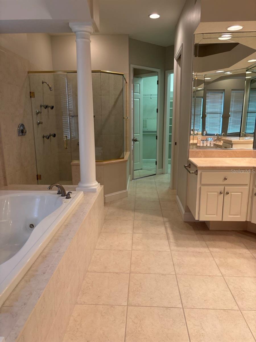 LAUREL WOOD - Residential