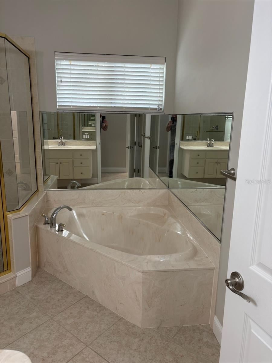 LAUREL WOOD - Residential