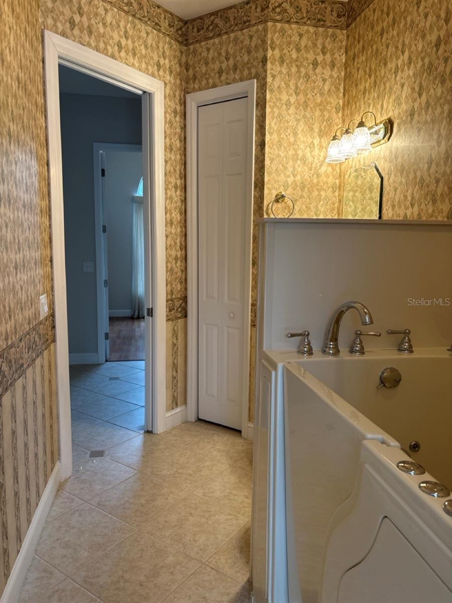 LAUREL WOOD - Residential