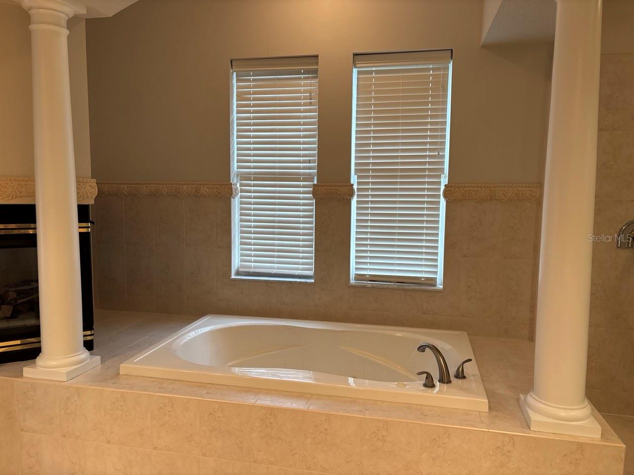 LAUREL WOOD - Residential