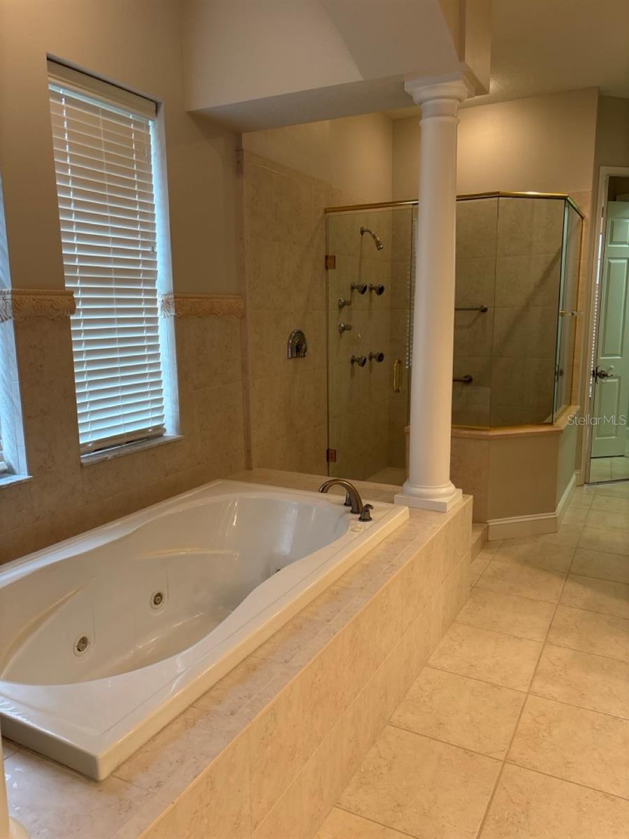 LAUREL WOOD - Residential