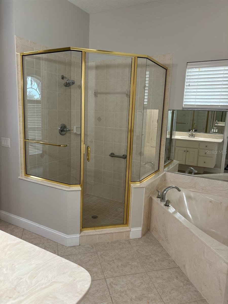 LAUREL WOOD - Residential