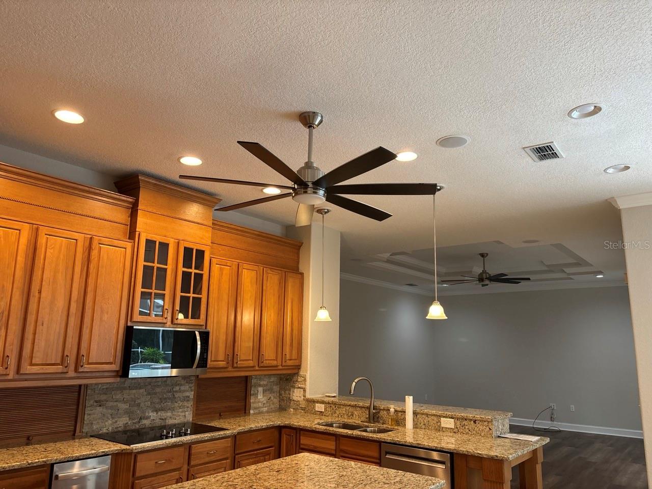 LAUREL WOOD - Residential