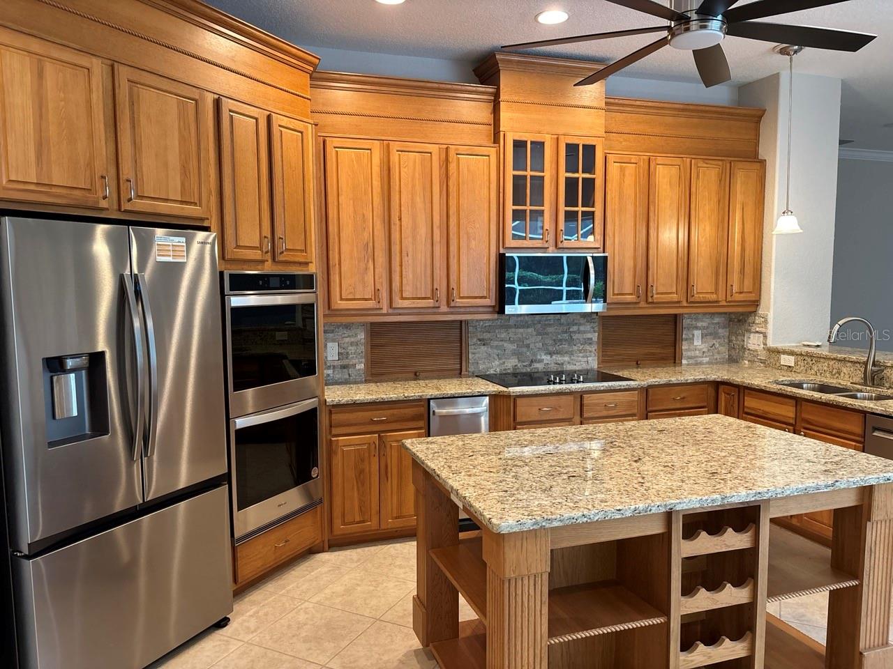 LAUREL WOOD - Residential