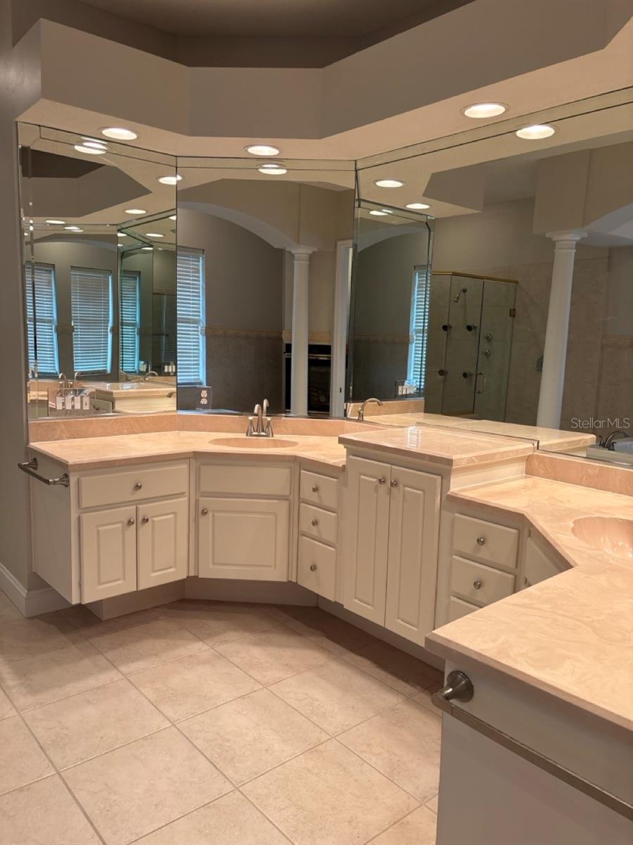 LAUREL WOOD - Residential