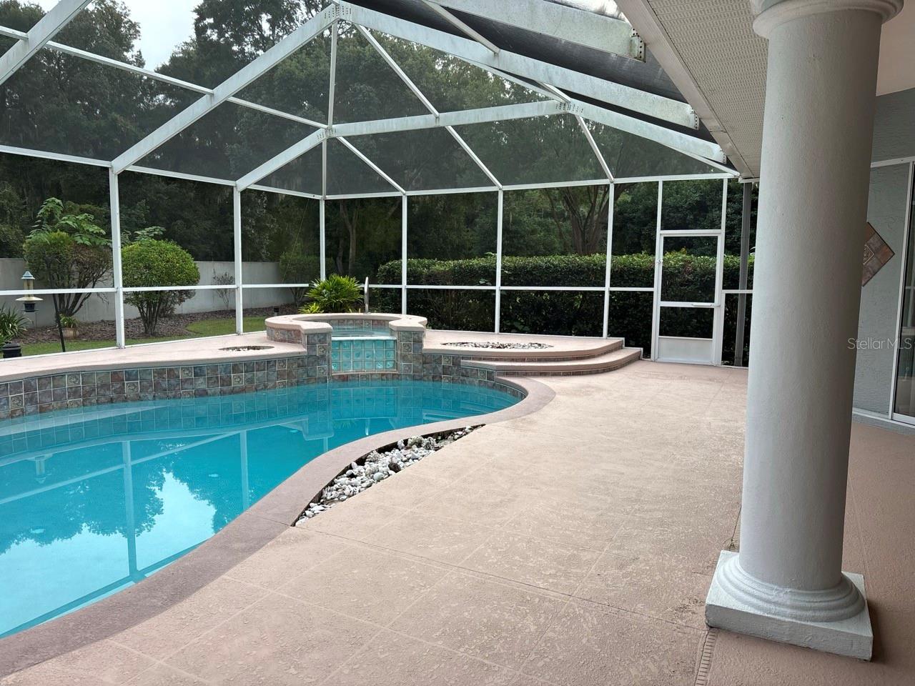 LAUREL WOOD - Residential