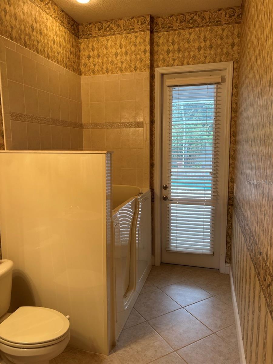 LAUREL WOOD - Residential