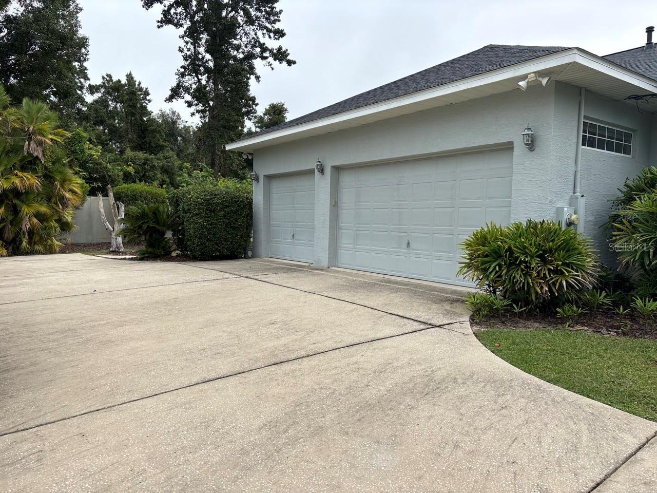 LAUREL WOOD - Residential