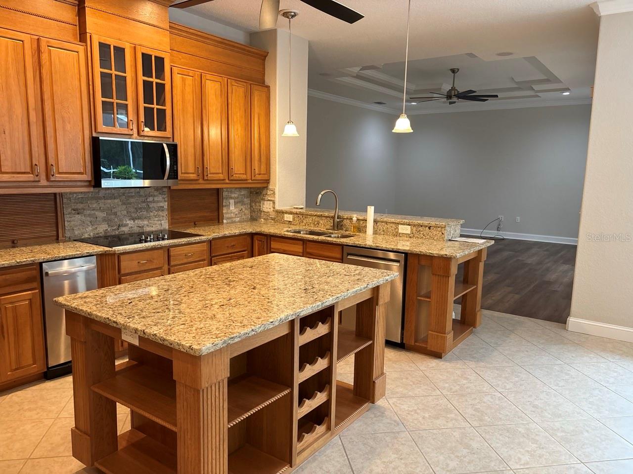 LAUREL WOOD - Residential