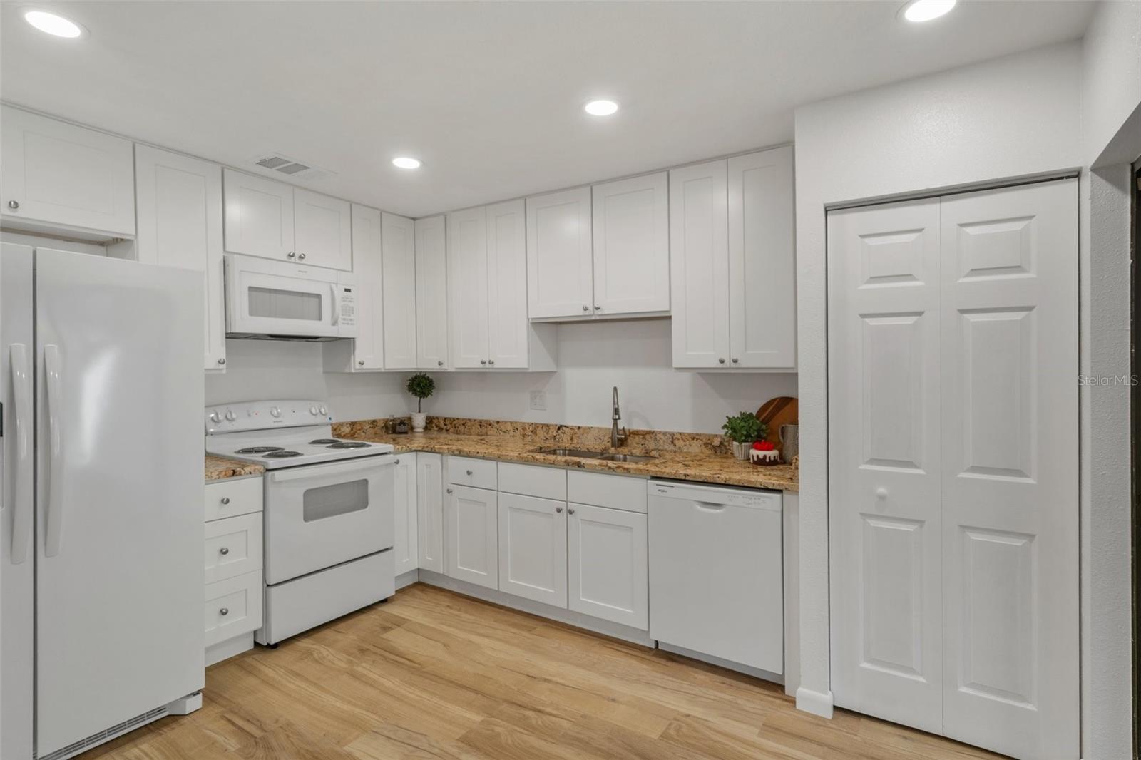 CARROLLWOOD SPRGS CLUSTER HMS - Residential
