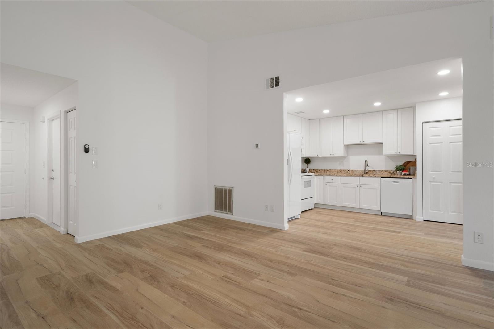 CARROLLWOOD SPRGS CLUSTER HMS - Residential
