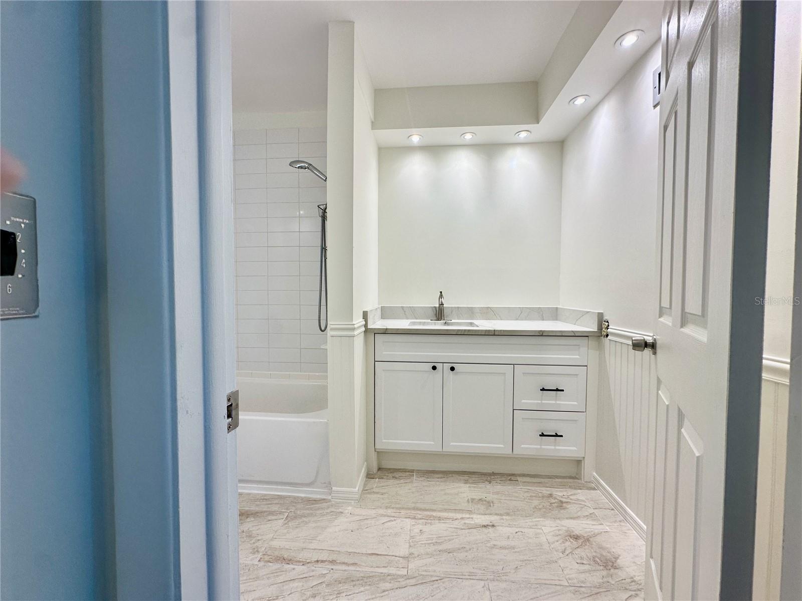 IMPERIAL POINT CONDO - Residential